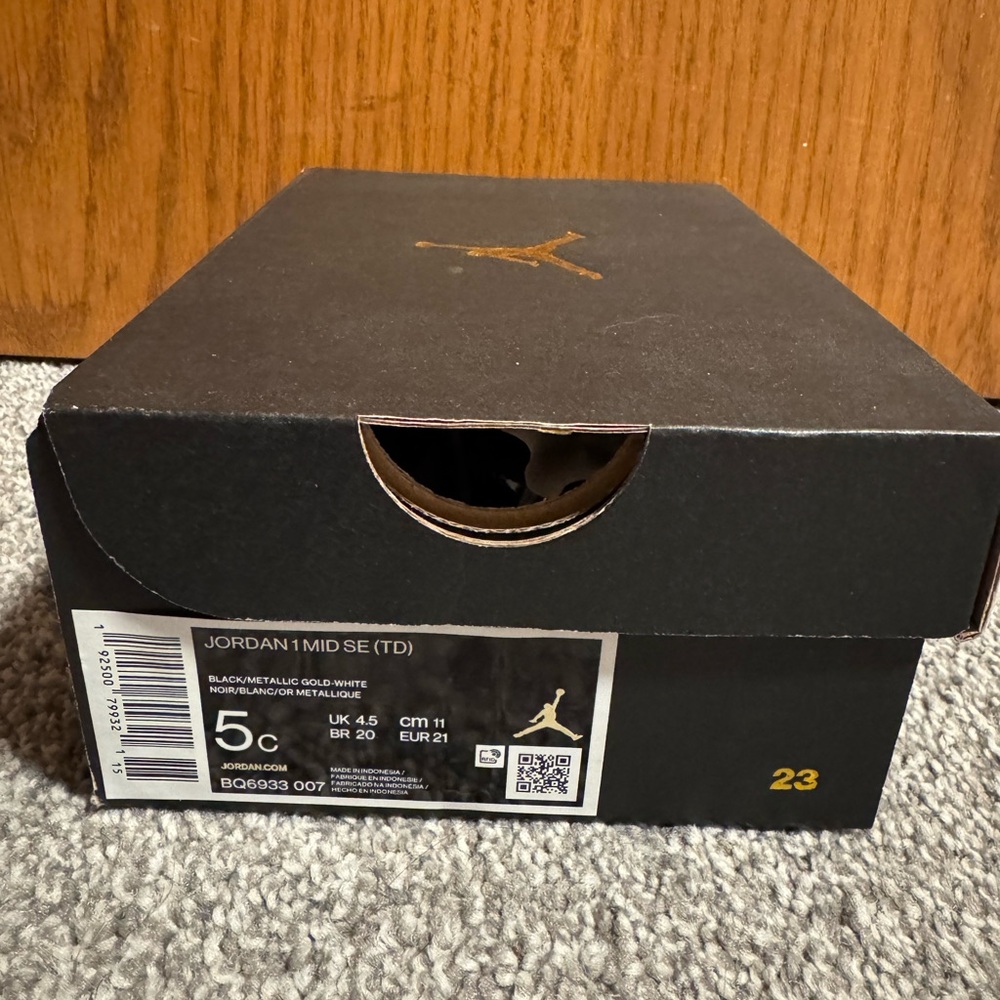 Nike Jordan 1 Mid SE Black White Gold - Picture 4 of 4